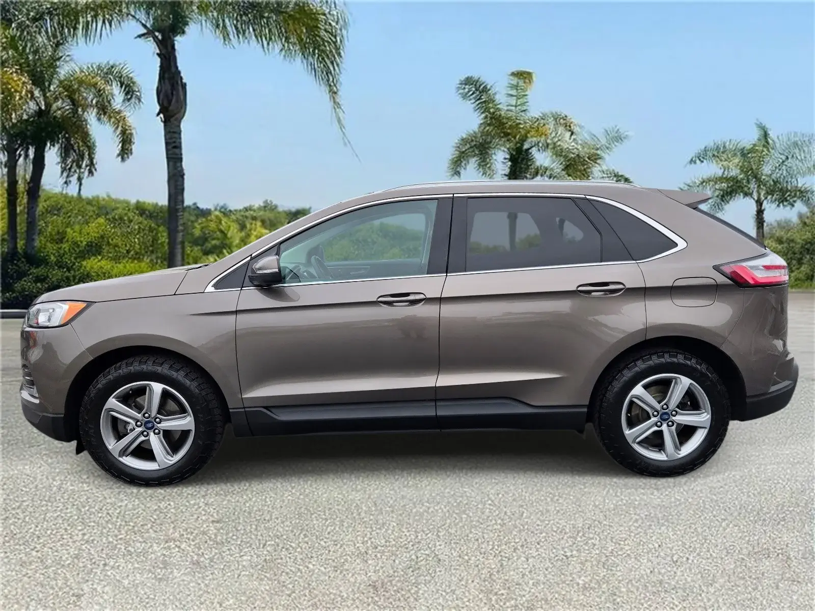 2019 Ford Edge SEL photo 3