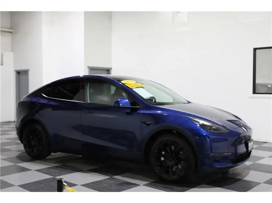 2023 Tesla Model Y Long Range Dual Motor All-Wheel Drive's photo