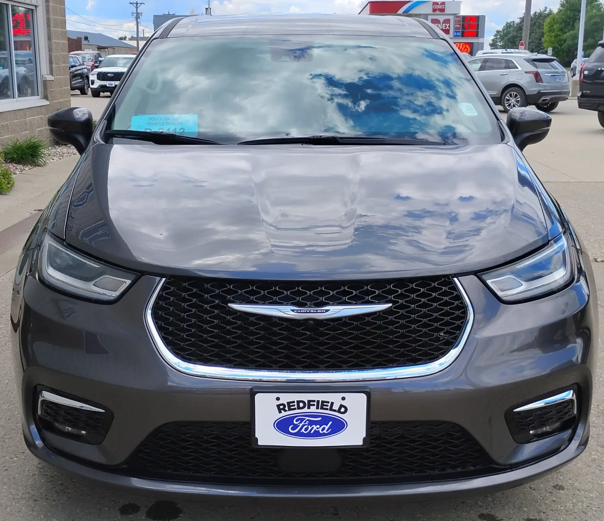 2023 Chrysler Pacifica Touring L photo 3