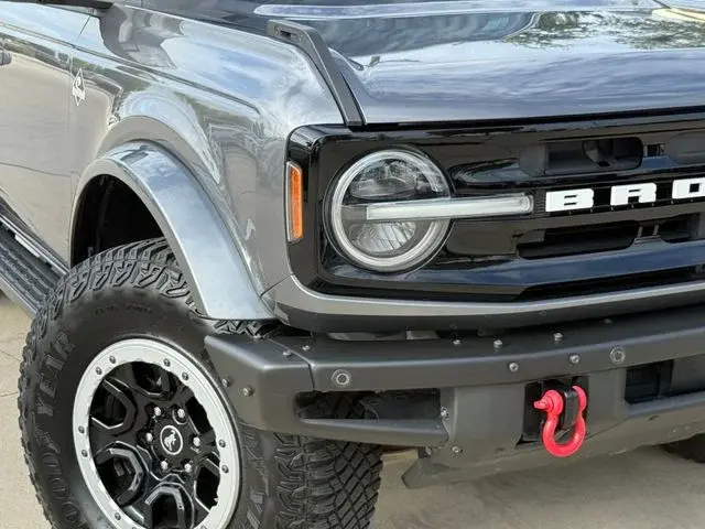 2022 Ford Bronco Outer Banks Advanced 4x4 photo 3