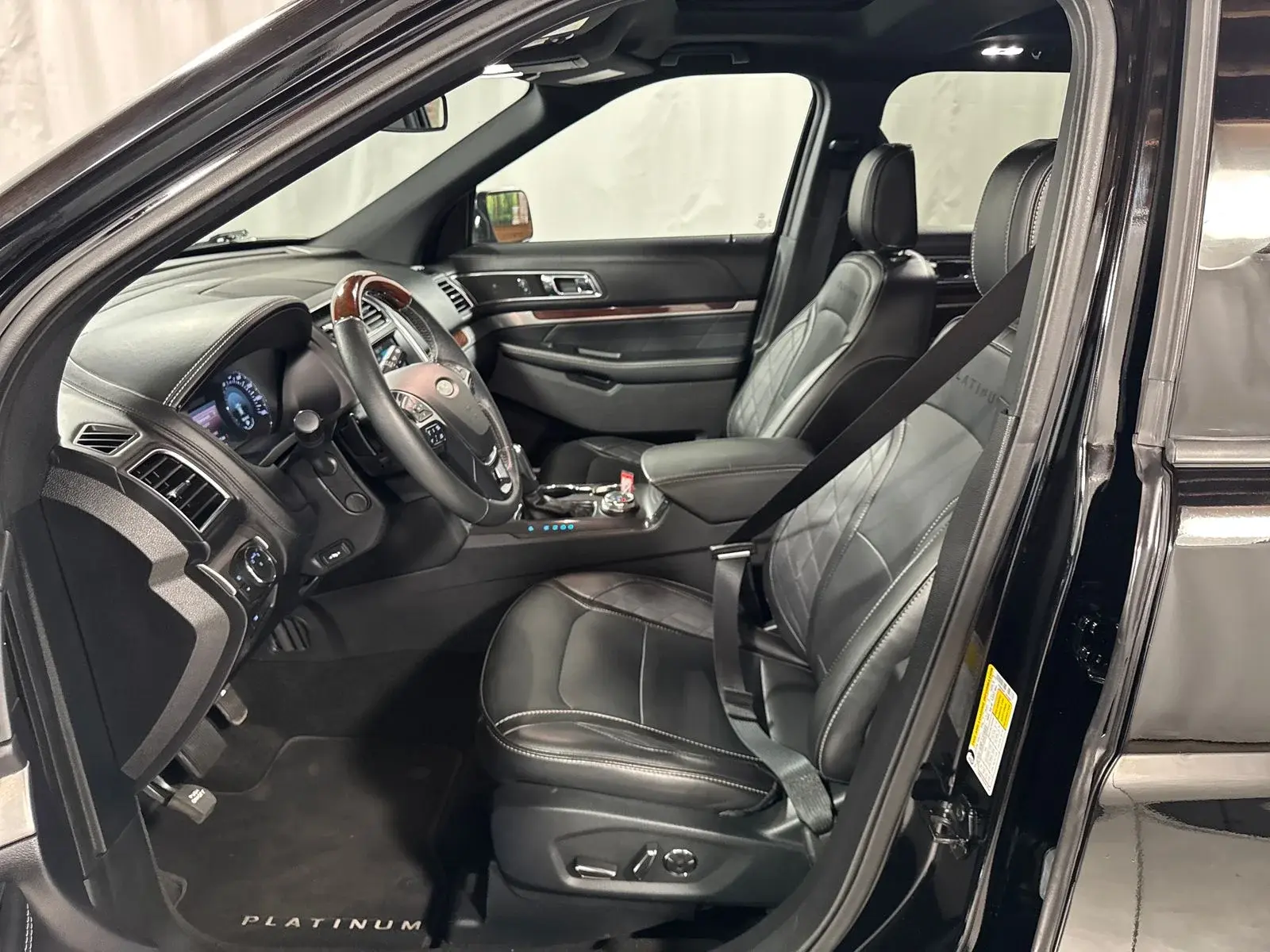 2018 Ford Explorer Platinum 4WD photo 3