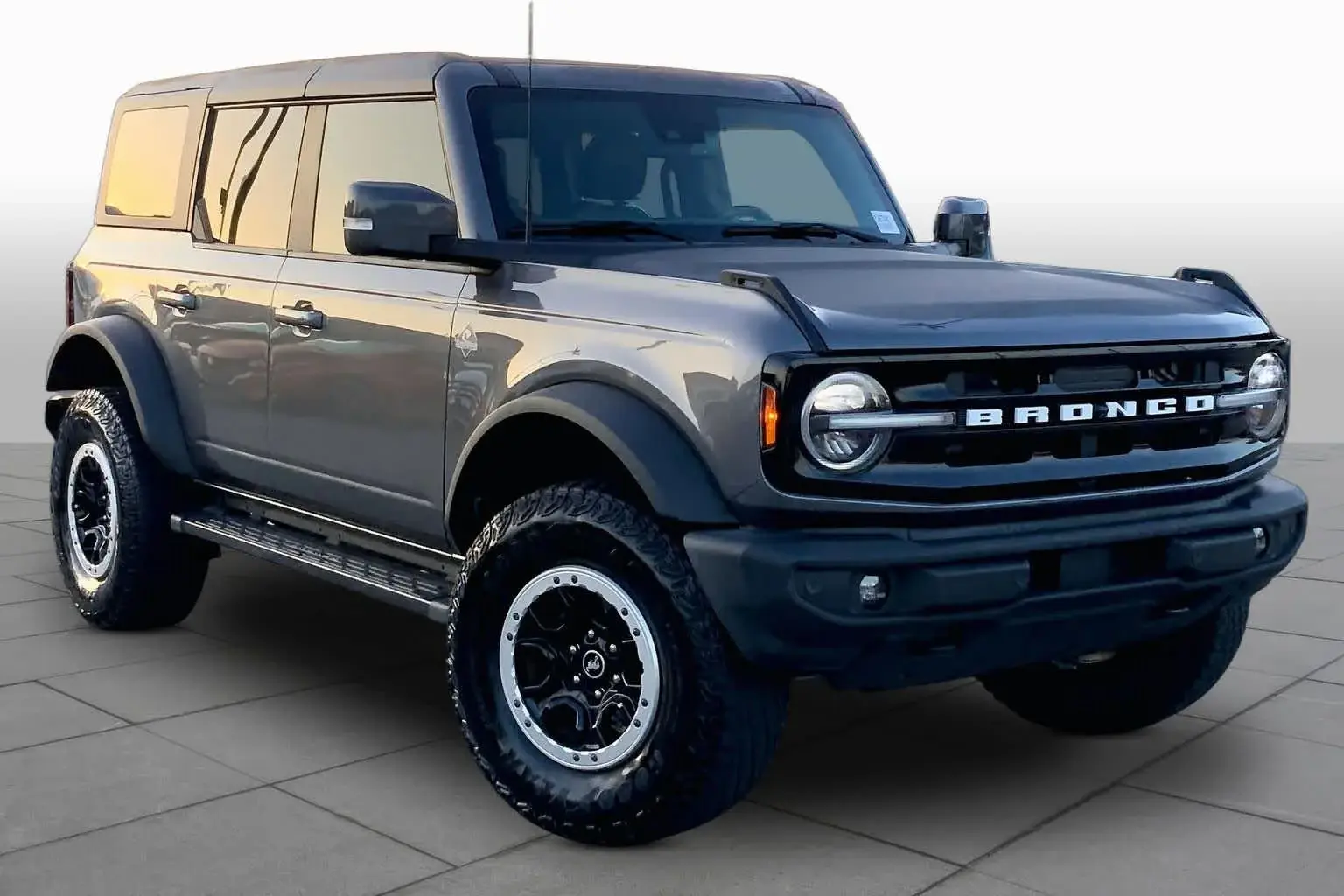 2023 Ford Bronco Outer Banks 4WD photo 3