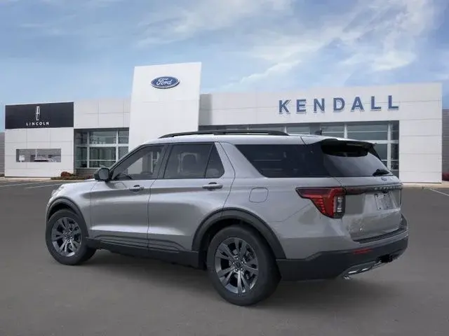 2026 Ford Explorer Active 4WD photo 4