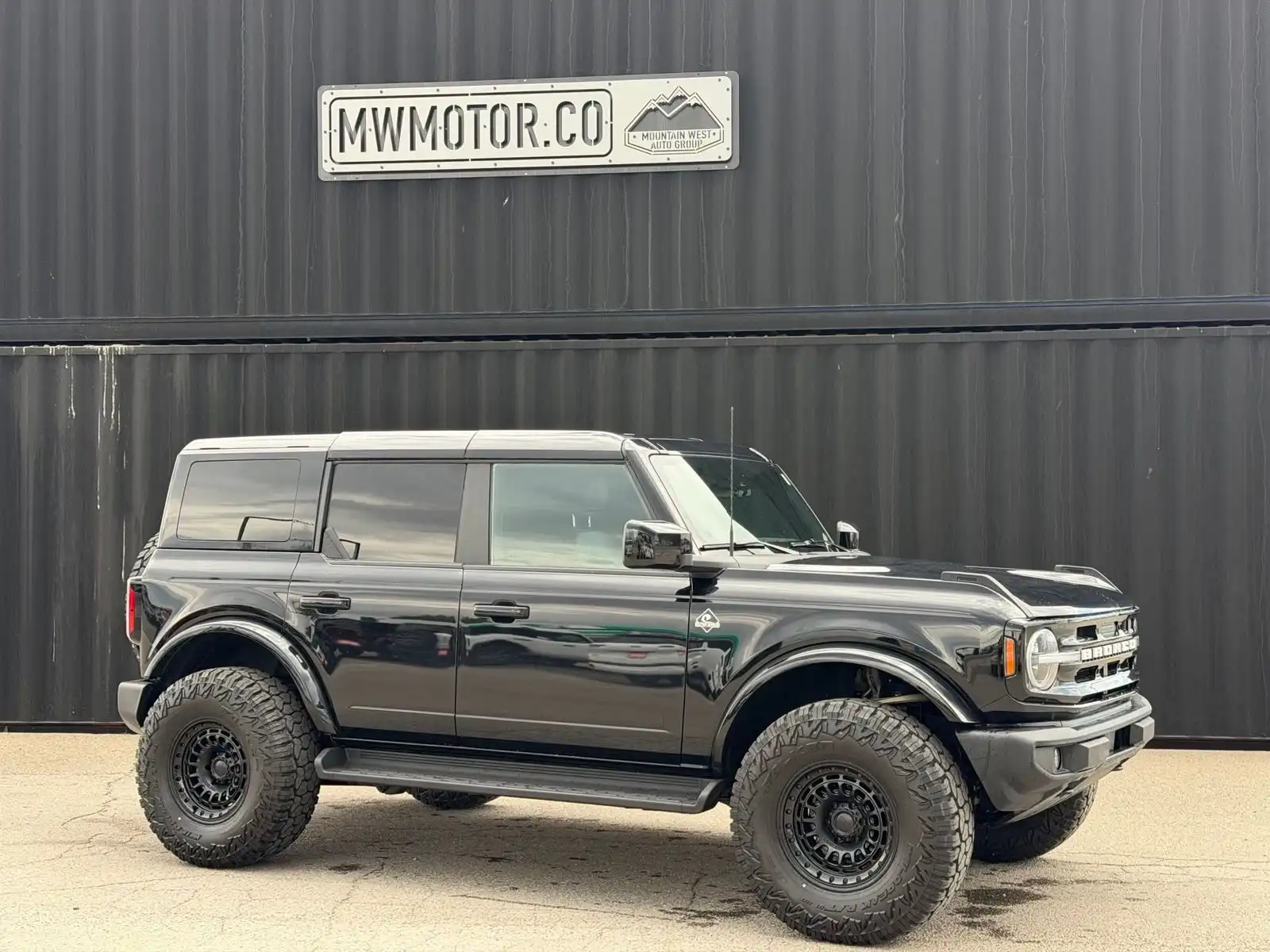 2025 Ford Bronco Outer Banks 4WD 4-door's photo