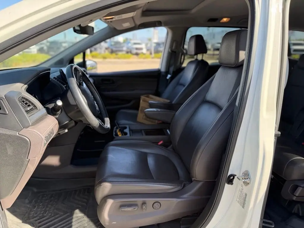 2019 Honda Odyssey EX-L with RES & Navigation photo 5