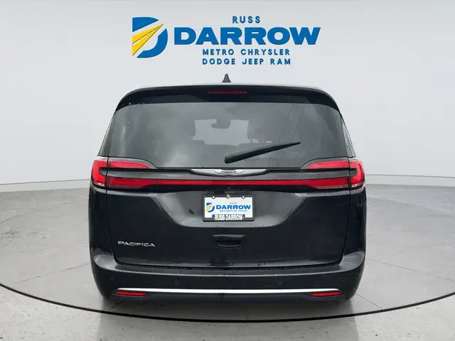 2023 Chrysler Pacifica Touring L photo 4