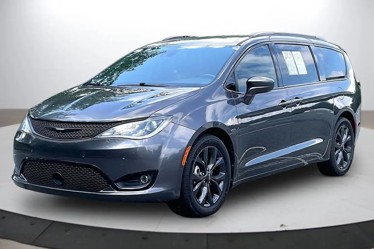 2020 Chrysler Pacifica Touring L Plus photo 4