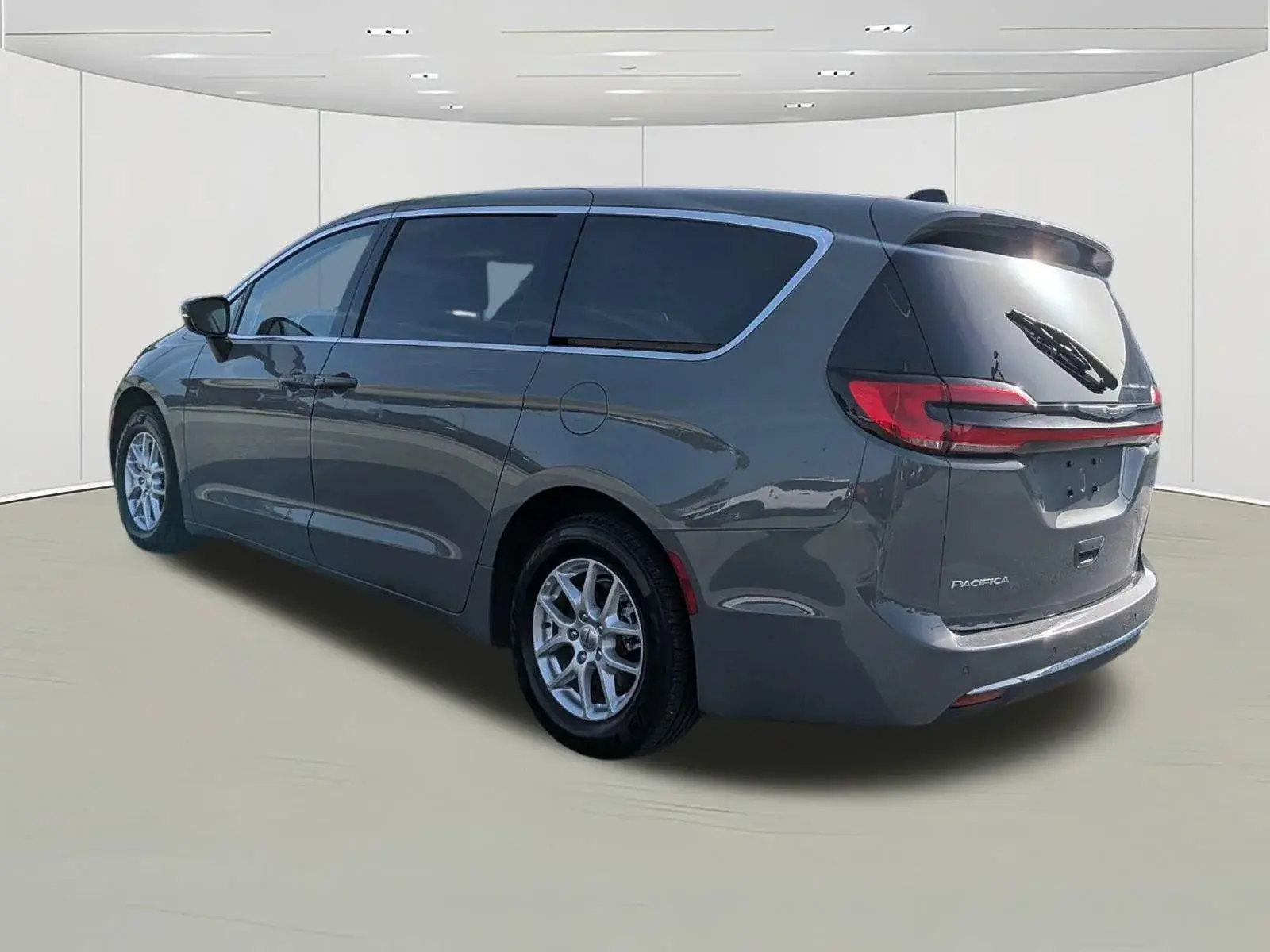 2023 Chrysler Pacifica Touring L photo 5