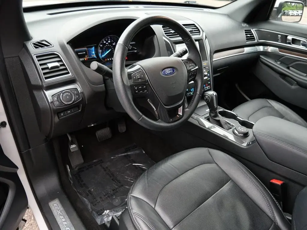 2019 Ford Explorer Limited 4WD photo 3