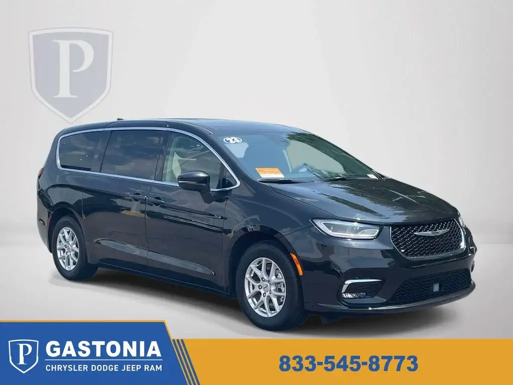 2023 Chrysler Pacifica Touring L photo 1