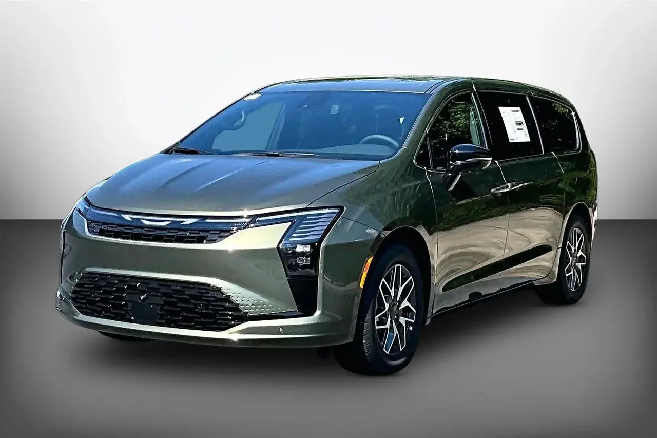 2027 Chrysler Pacifica Limited photo 4