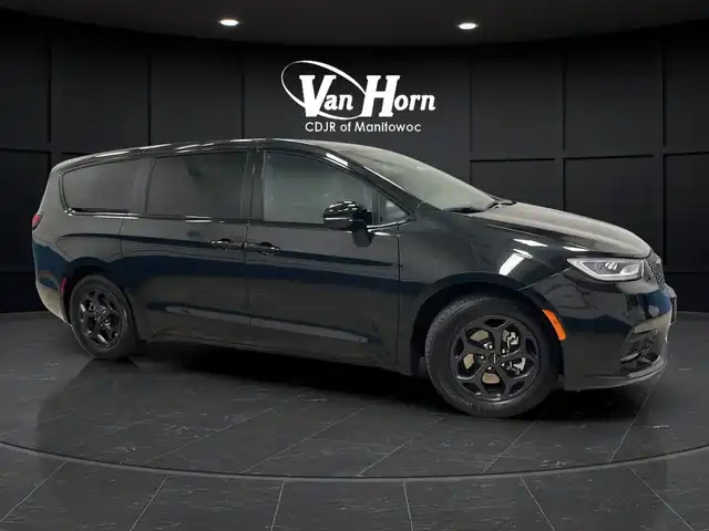 2023 Chrysler Pacifica Hybrid Limited Hybrid's photo