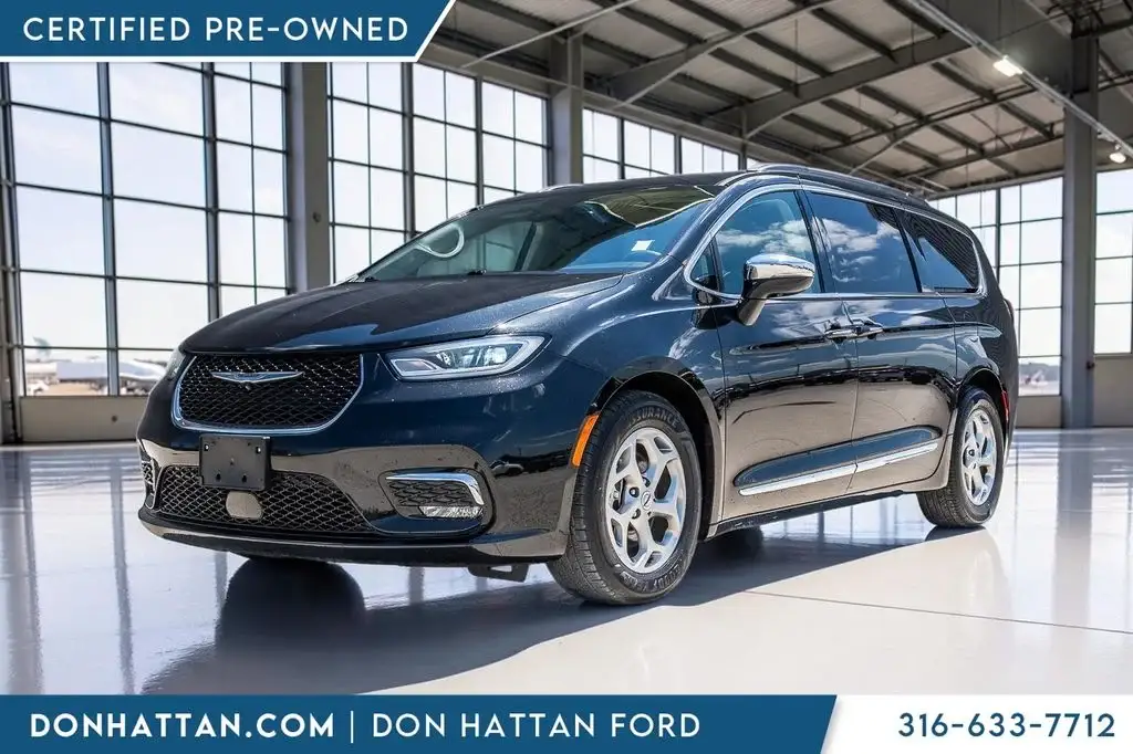 2023 Chrysler Pacifica Limited photo 1