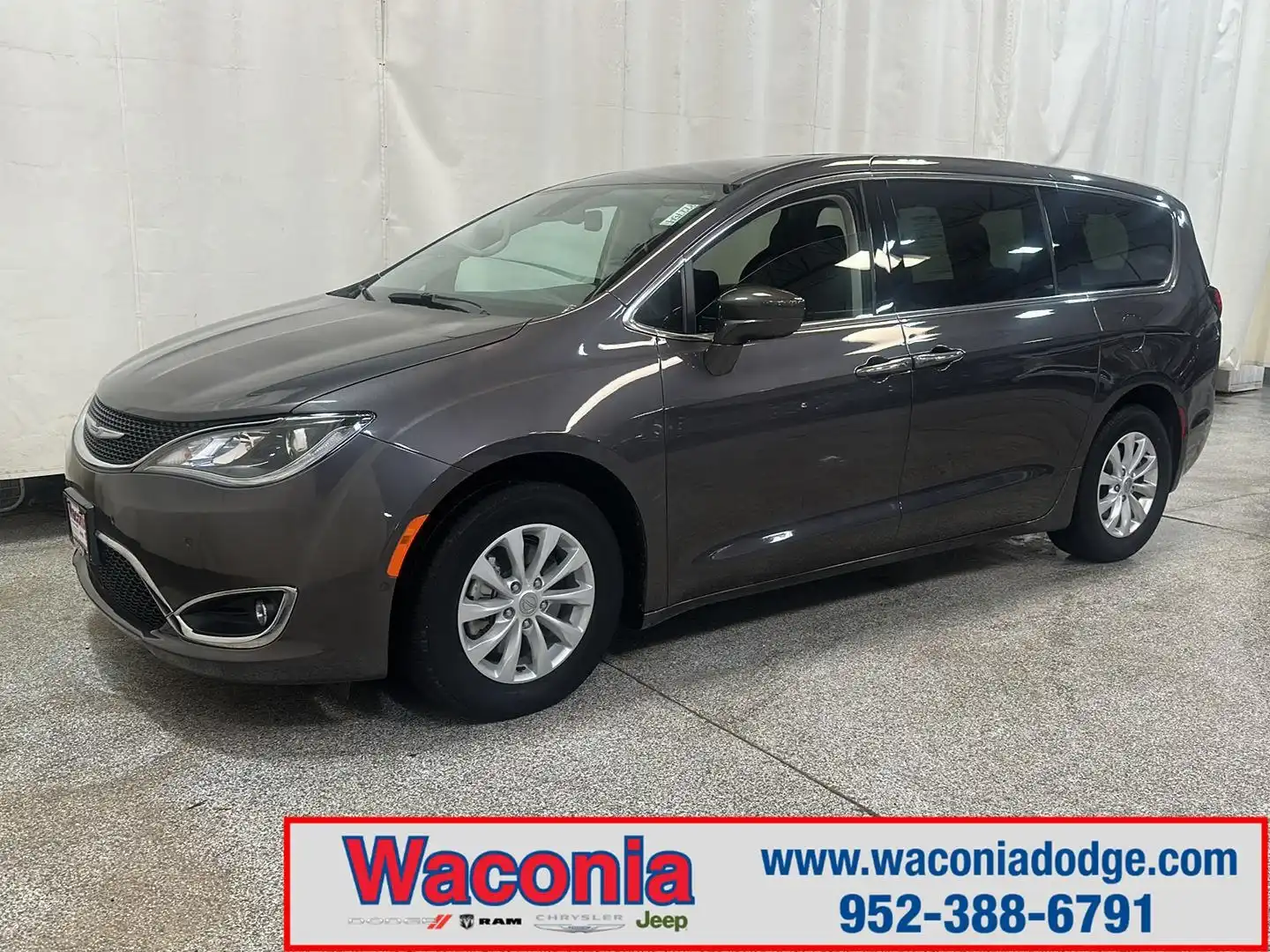2019 Chrysler Pacifica Touring Plus's photo