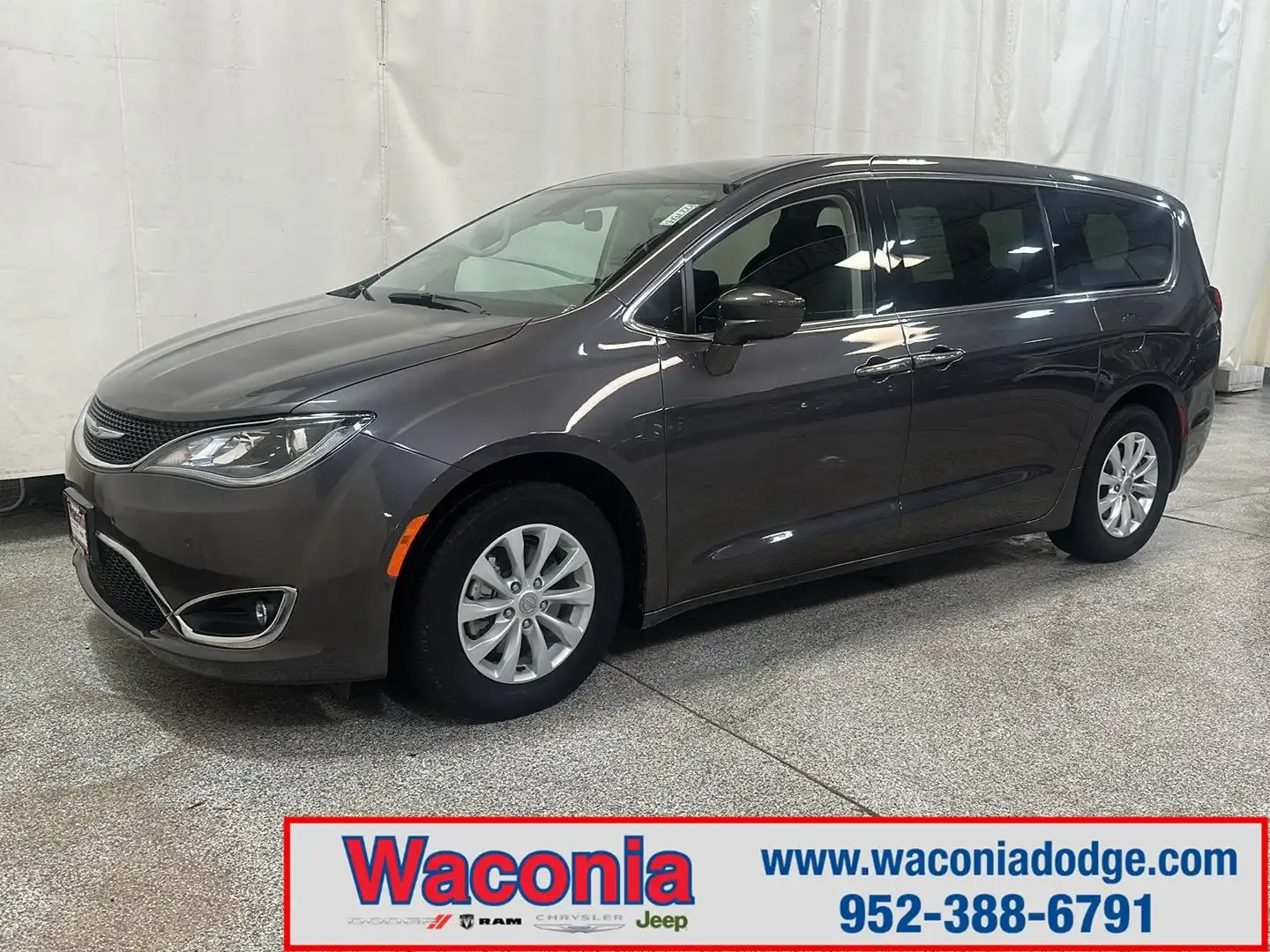 2019 Chrysler Pacifica Touring Plus's photo