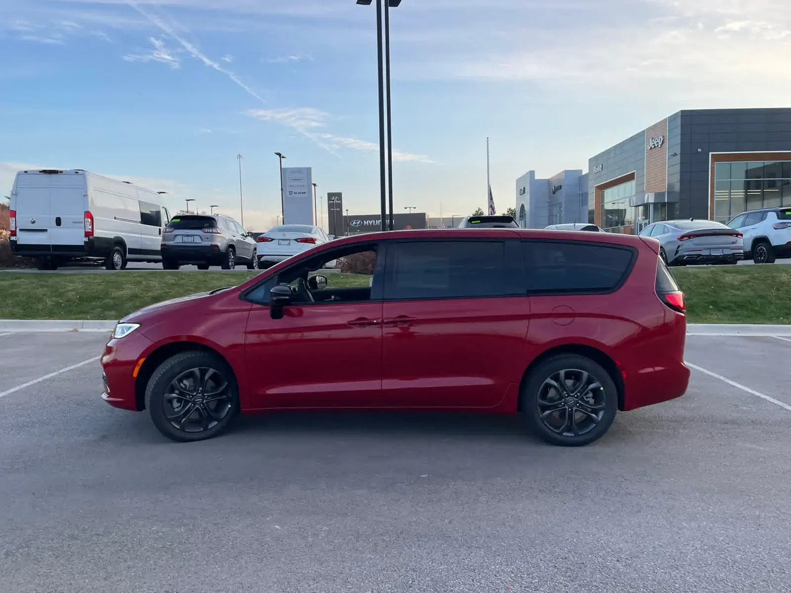 2026 Chrysler Pacifica Select AWD photo 5
