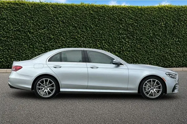 2022 Mercedes-Benz E-Class E350 photo 3