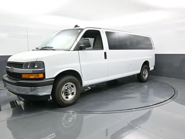 2024 Chevrolet Express 3500 LT Extended photo 3