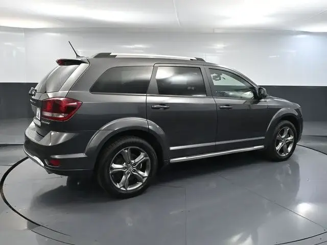 2017 Dodge Journey Crossroad Plus AWD photo 4