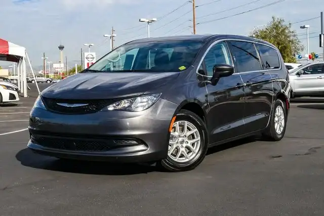2023 Chrysler Voyager LX's photo