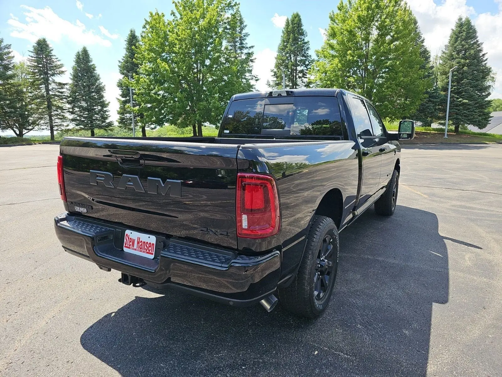 2026 RAM 2500 Laramie 4WD Crew Cab SWB photo 5