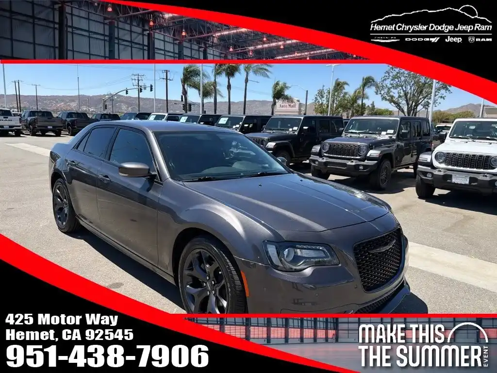 2023 Chrysler 300 Touring L RWD's photo