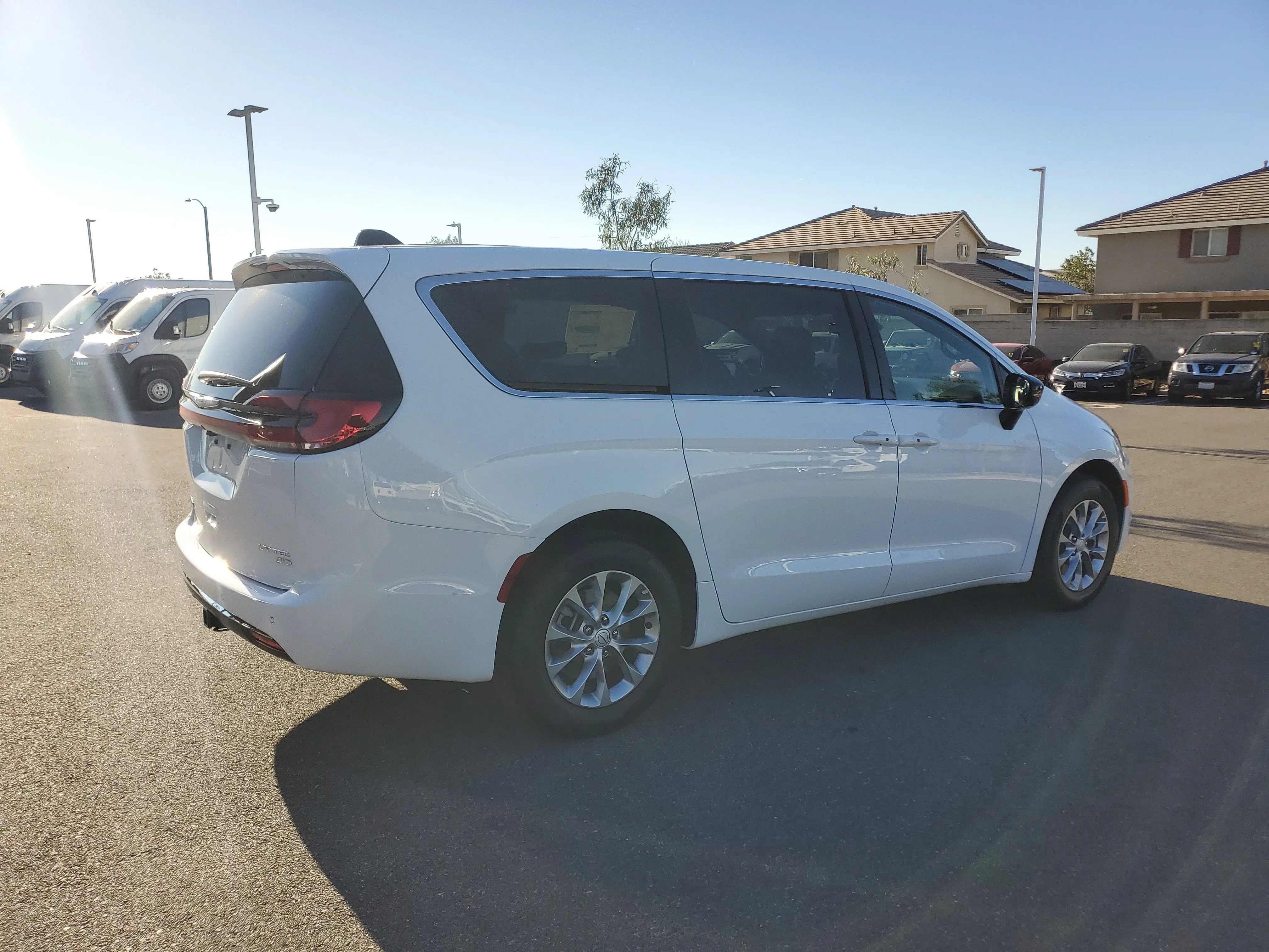 2026 Chrysler Pacifica Limited AWD photo 4