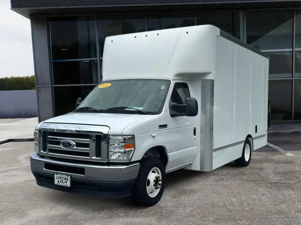 2022 Ford E-Series DRW E-350 Super Duty 158 in WB's photo