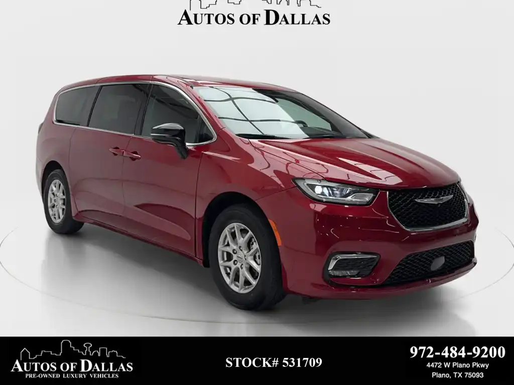 2025 Chrysler Pacifica Select's photo