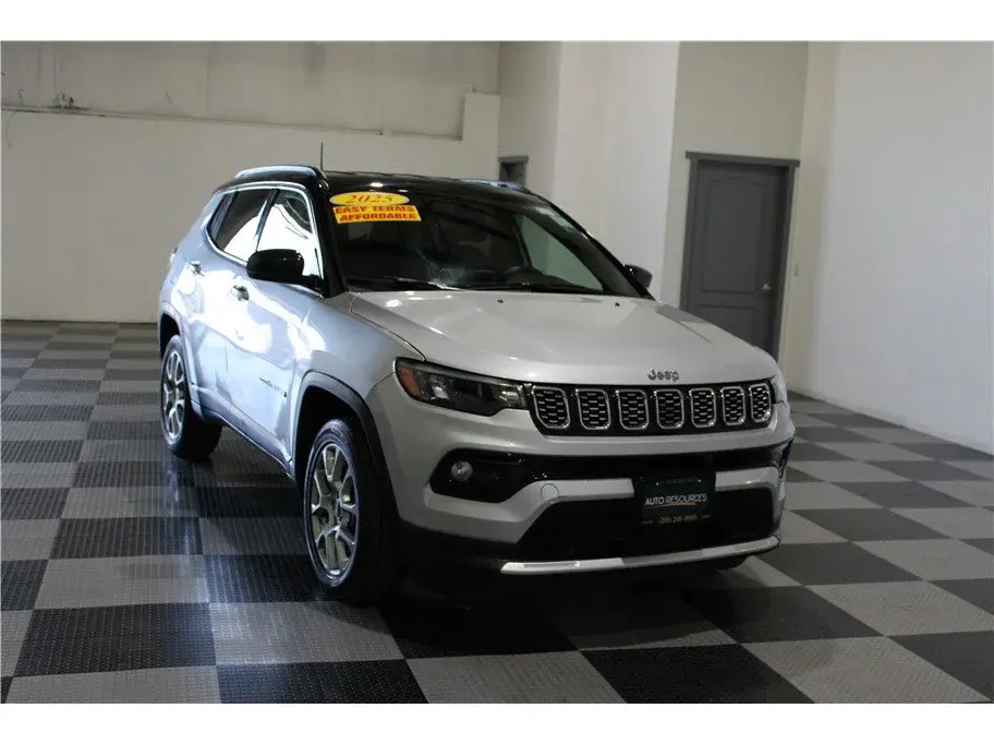2025 Jeep Compass Limited 4X4 photo 3