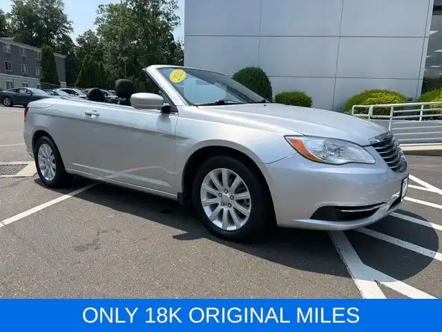 2011 Chrysler 200 Touring Convertible's photo