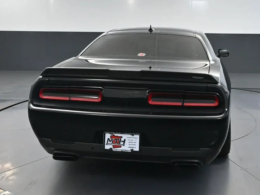2016 Dodge Challenger SRT Hellcat photo 5