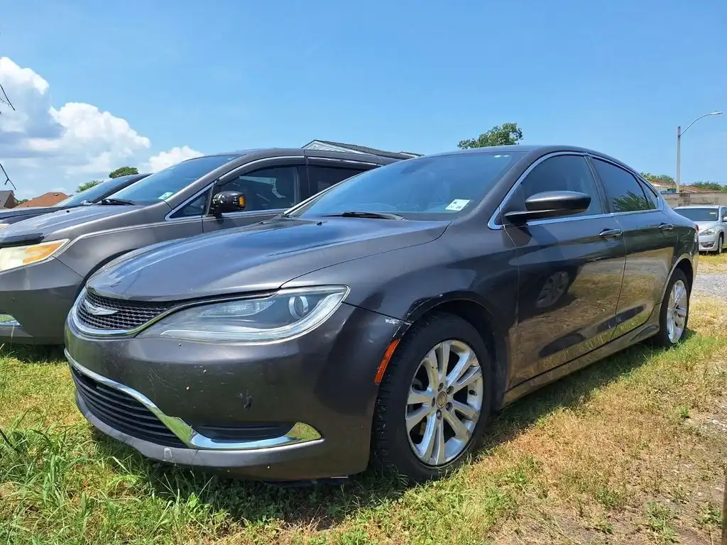 2015 Chrysler 200 Limited's photo