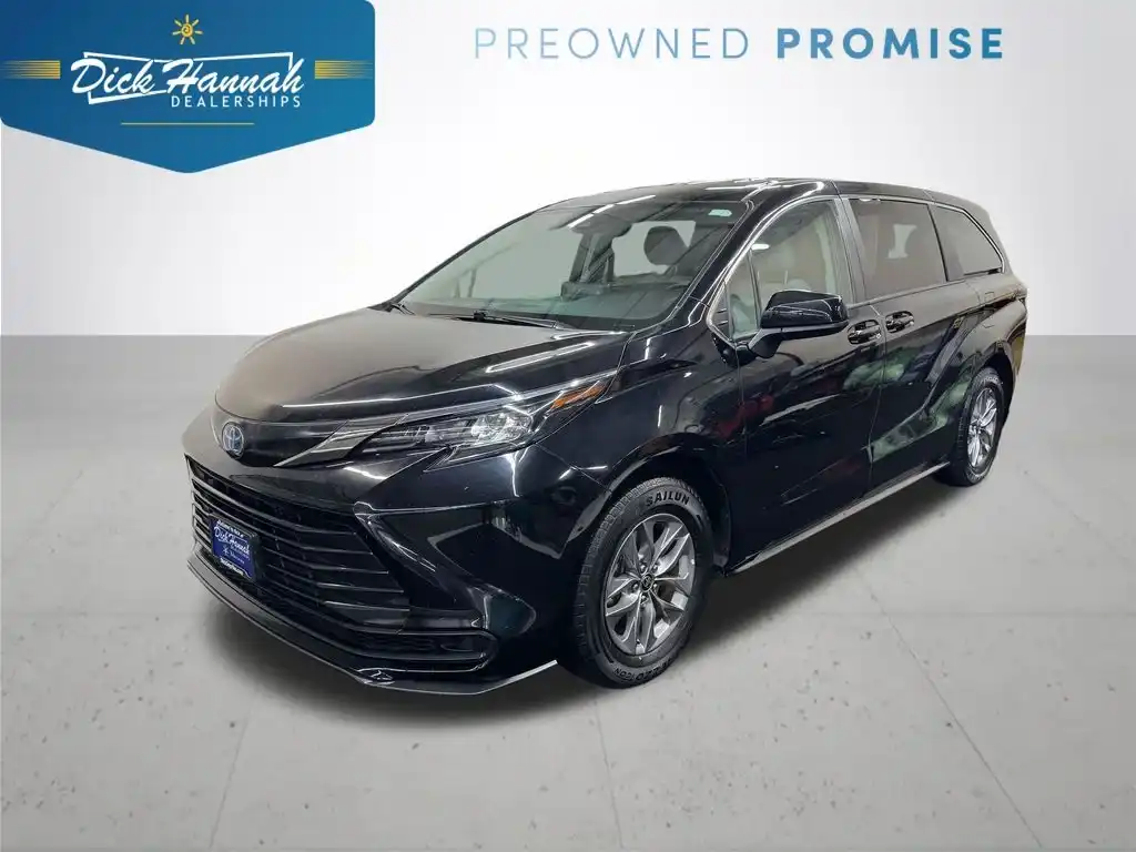 2024 Toyota Sienna LE 8-Passenger Hybrid AWD's photo