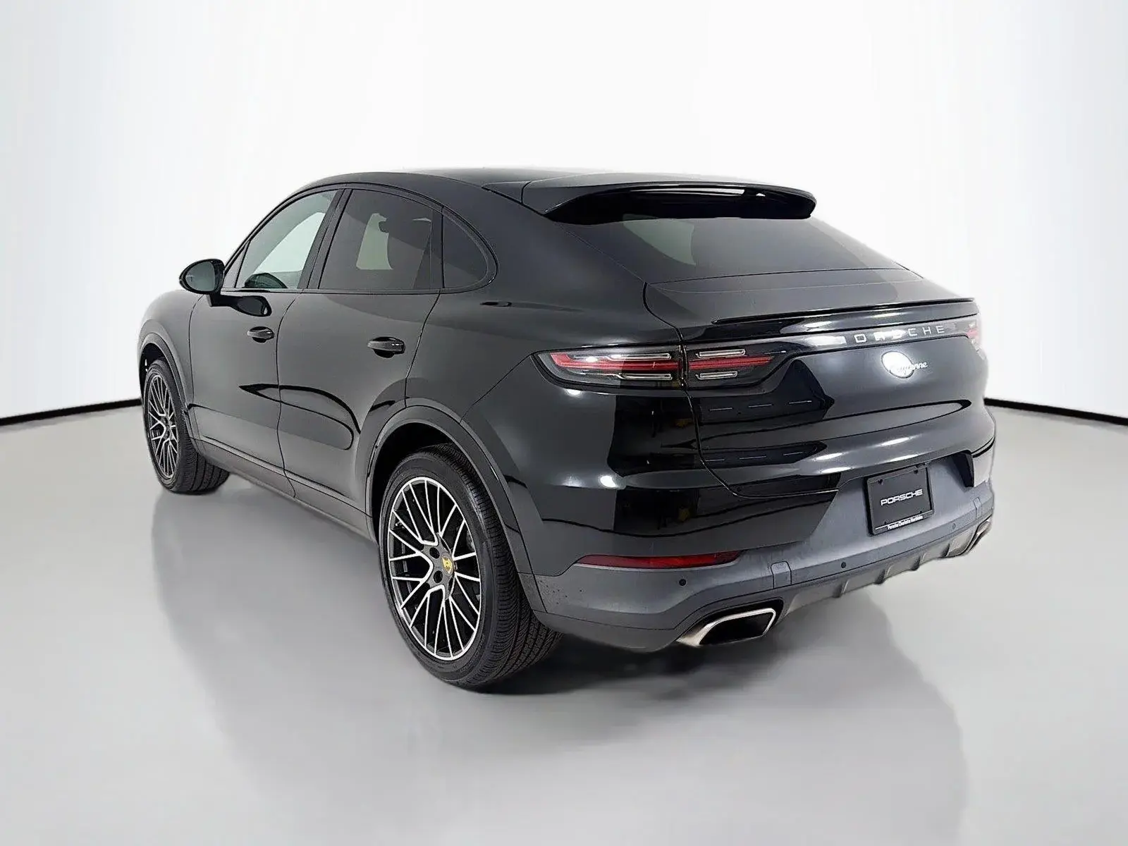 2023 Porsche Cayenne Base photo 3
