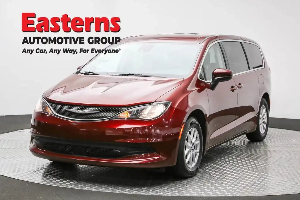 2023 Chrysler Voyager LX's photo