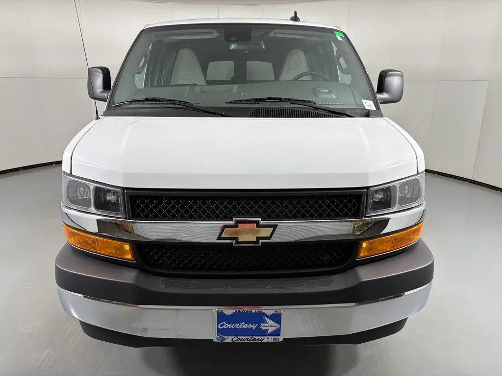 2024 Chevrolet Express 3500 LT Extended photo 3