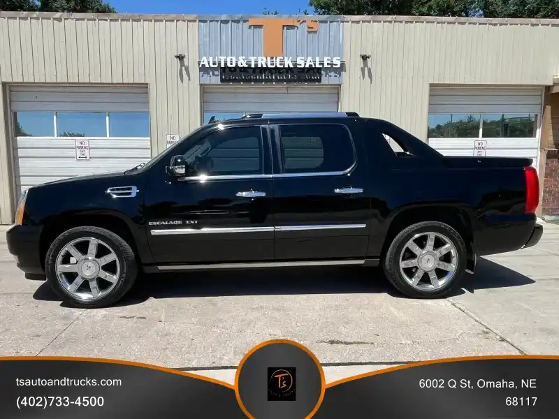 2013 Cadillac Escalade EXT AWD Premium's photo