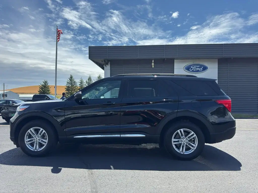 2021 Ford Explorer XLT 4WD photo 3