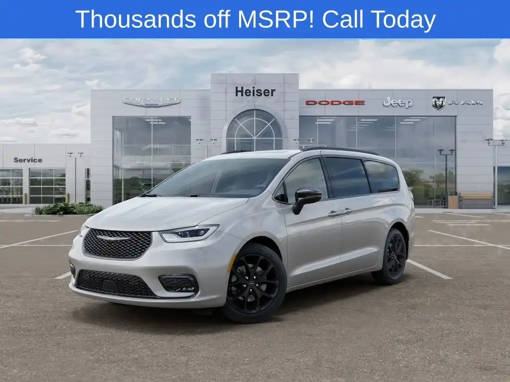 2026 Chrysler Pacifica Select AWD's photo