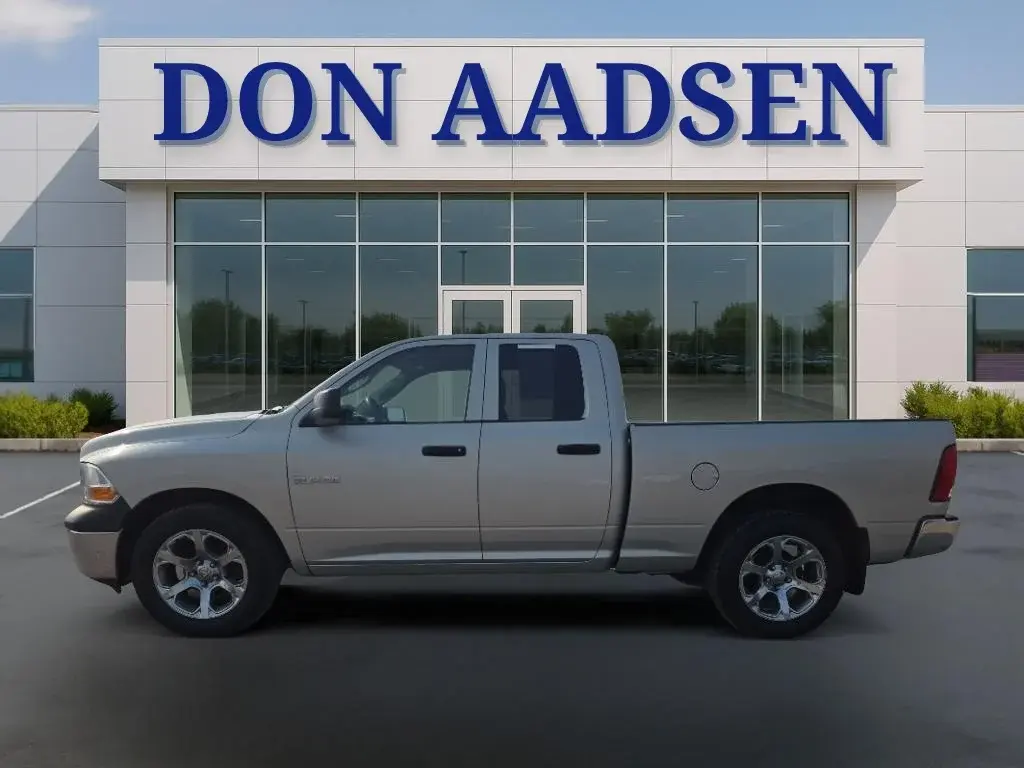 2010 RAM 1500 ST 4WD Quad Cab photo 4
