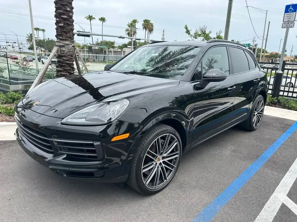 2023 Porsche Cayenne Platinum Edition's photo