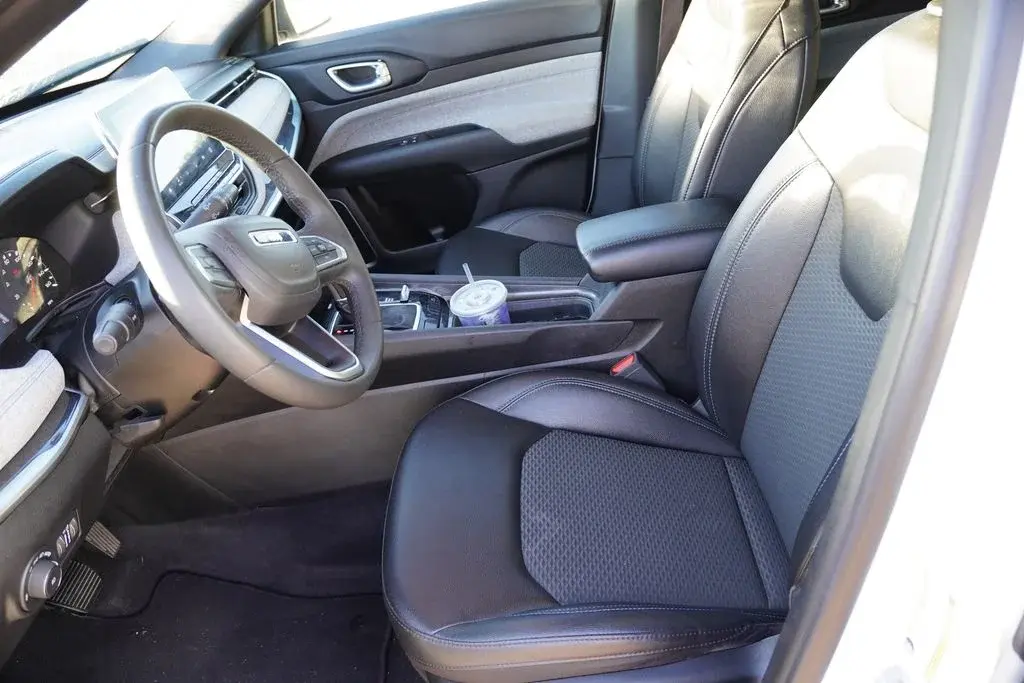2024 Jeep Compass Latitude 4WD photo 4