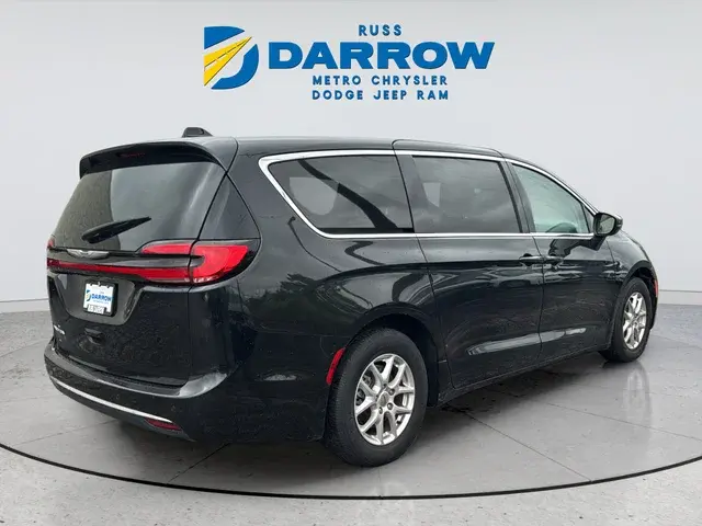 2023 Chrysler Pacifica Touring L photo 5
