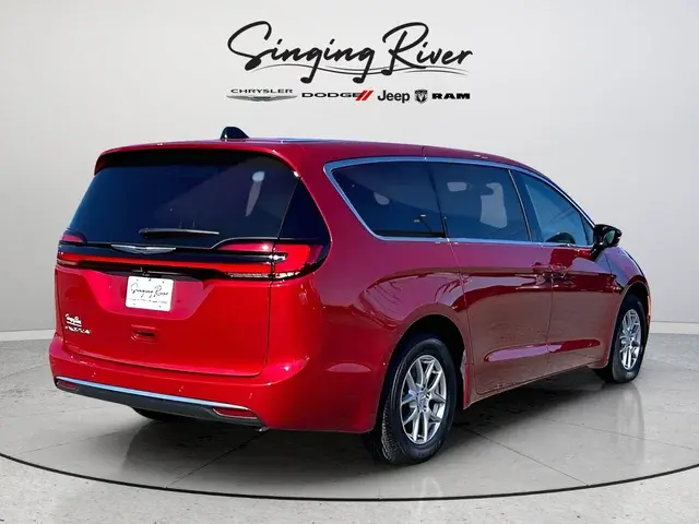 2026 Chrysler Pacifica Select photo 5