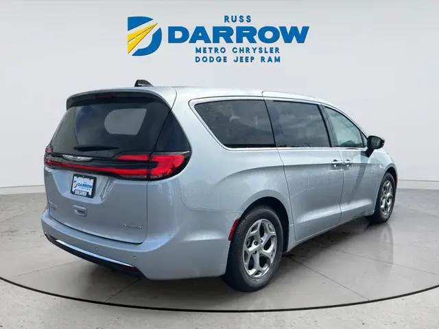 2024 Chrysler Pacifica Limited photo 5