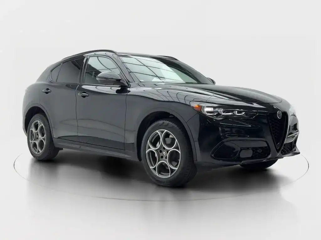 2025 Alfa Romeo Stelvio Stelvio AWD's photo