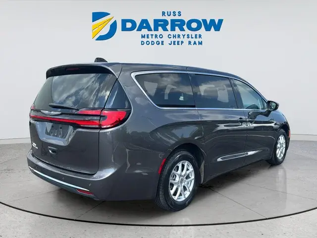 2023 Chrysler Pacifica Touring L photo 5