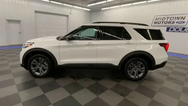 2026 Ford Explorer Active 4WD photo 5