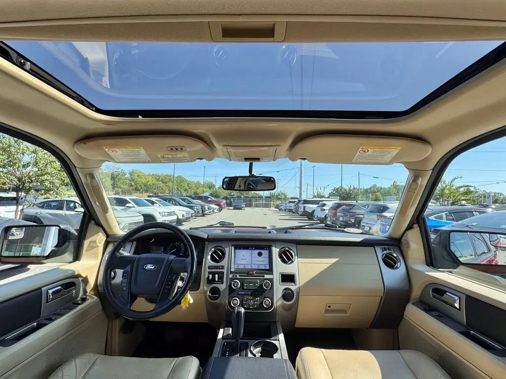 2016 Ford Expedition XLT photo 3